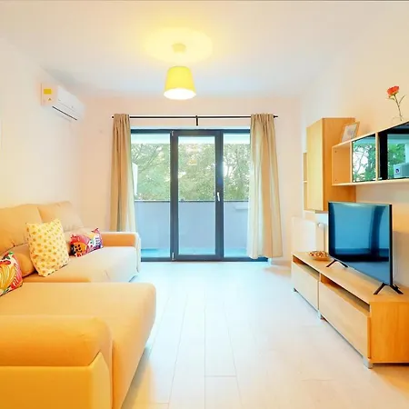 Maia Apartment *